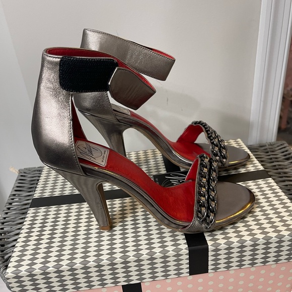 NWT - Jefferey Campbell Vintage Heels w/gun metal chain & ankle strap - Size 8 - Picture 4 of 5